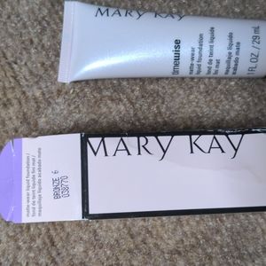 Mary Kay matte wear liq foundation, 1fl oz, bronze 6